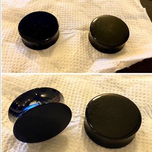 Black double flared acrylic plugs 1 inch